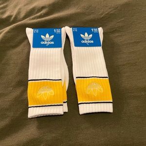 Adidas original vintage sport crew socks. (2 pairs)